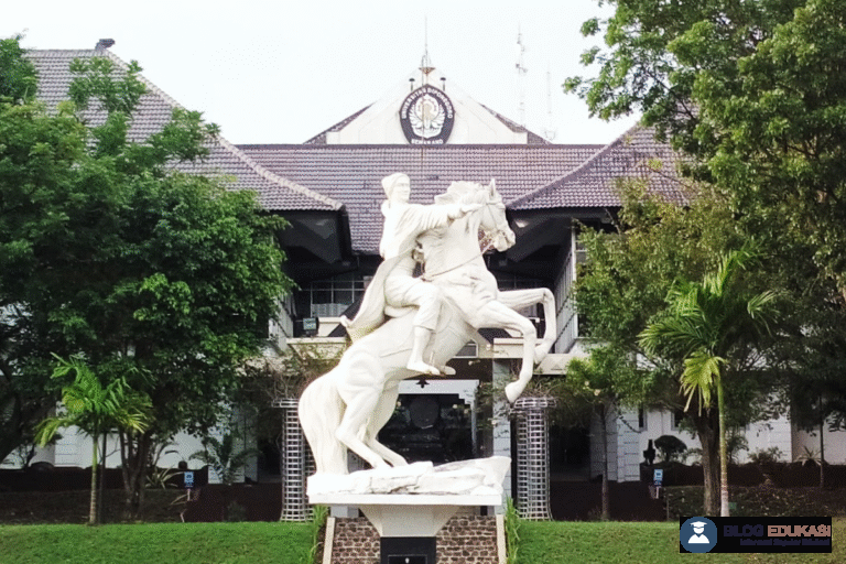 Fakultas Kesehatan Masyarakat UNDIP Terbaik