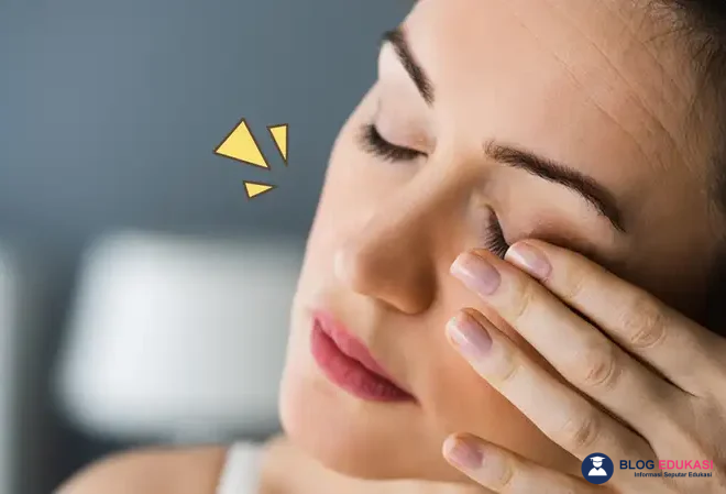 Cara Mengatasi Mata Kelilipan Cepat dan Aman