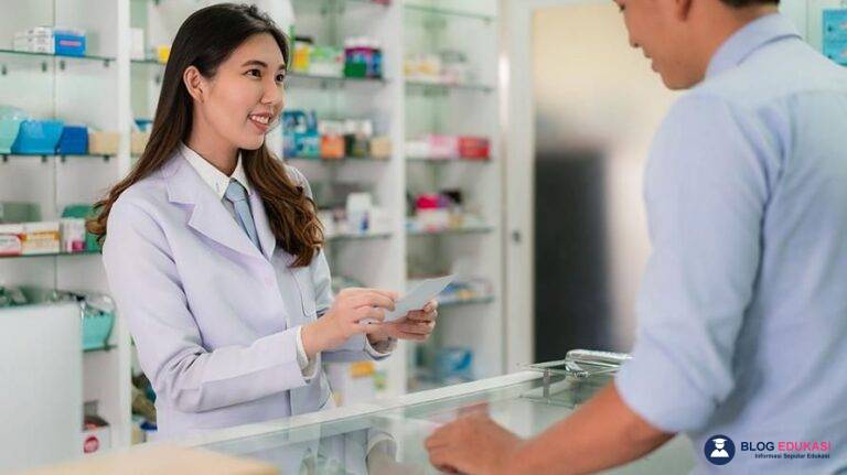 Gaji Farmasi: Prospek, Range Pendapatan, dan Karier