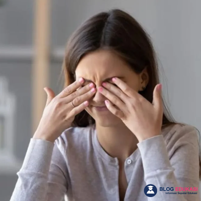 Kedutan Mata Kiri Atas: Arti, Penyebab & Solusi Alami